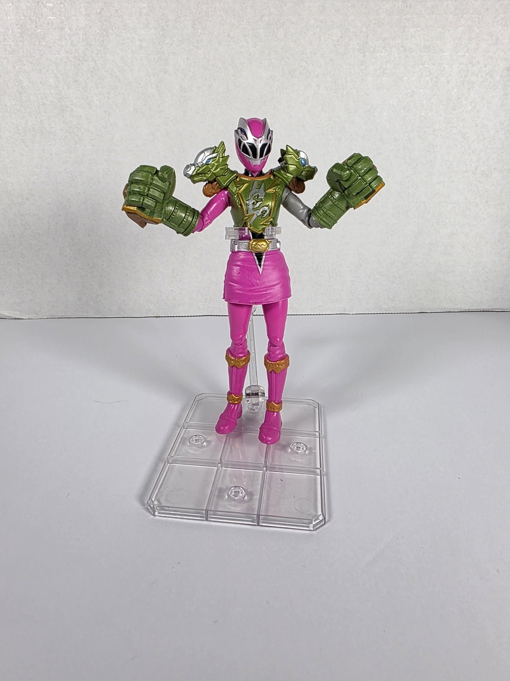 Power Rangers Dino Fury Smash Armor Pink Ranger.
